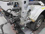 フレーム修正作業中